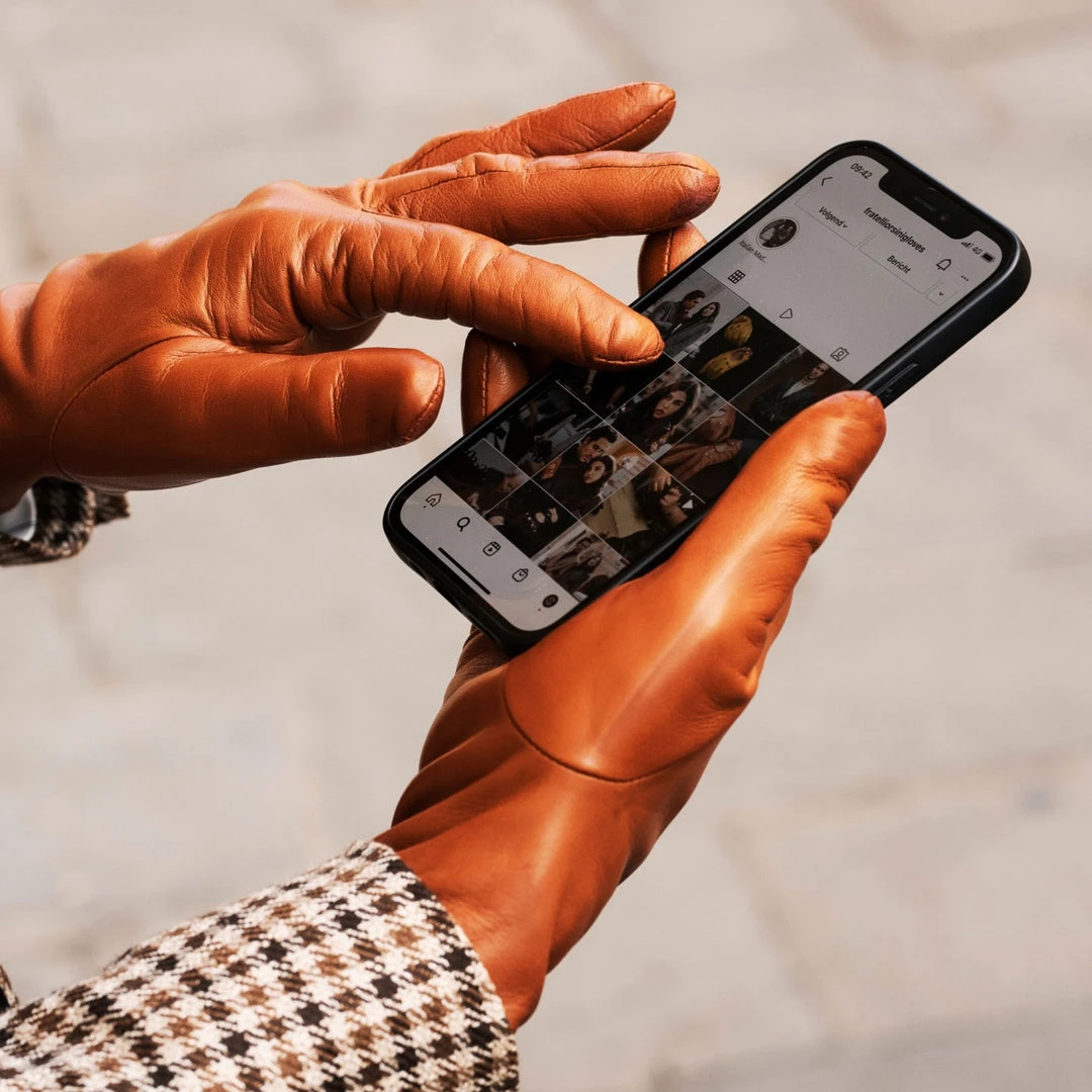 Fratelli Orsini Isabella (cognac) - Lambskin Leather Gloves With Cashmere Lining & Touchscreen 4 Fratelli Orsini Isabella (cognac) - Lambskin Leather Gloves With Cashmere Lining & Touchscreen